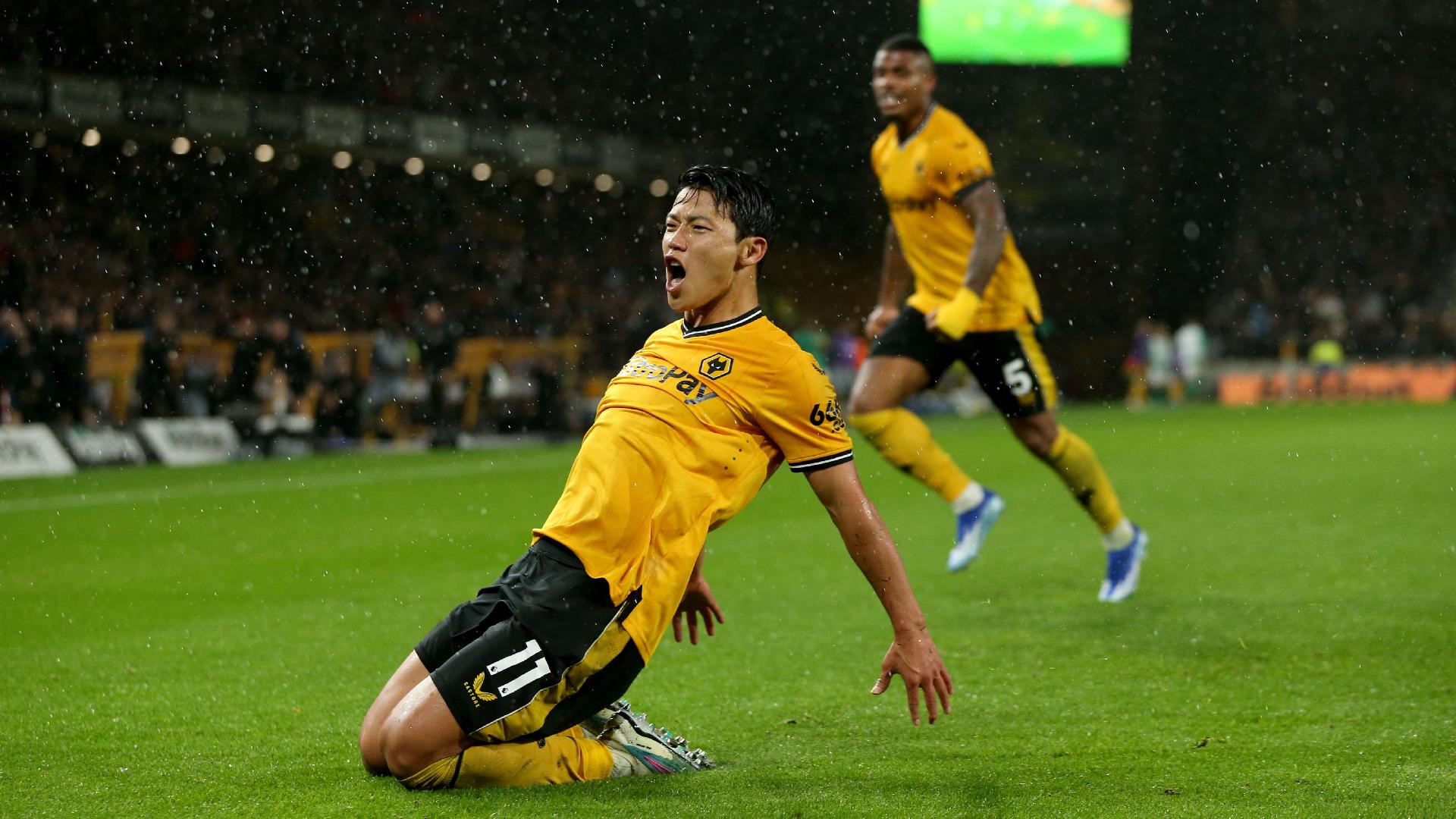 Wolves dig deep to earn dramatic draw with Newcastle Wolves dig deep to earn dramatic draw with Newcastle