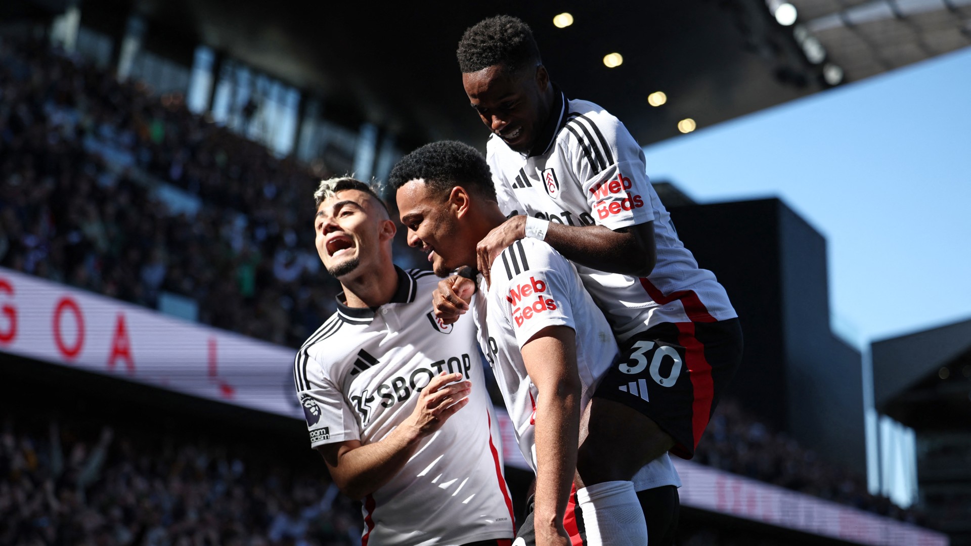 Fulham 3-2 Liverpool: Premier League leaders' unbeaten streak halted