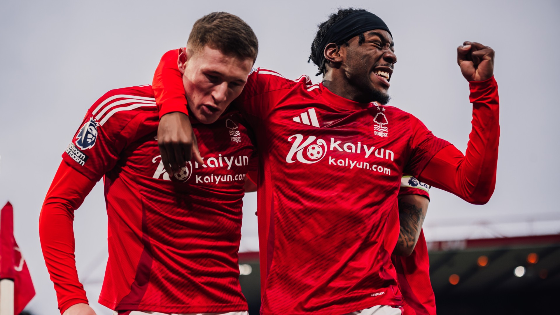 Nottingham Forest 3-2 Southampton: Hosts dig deep to move level with Arsenal