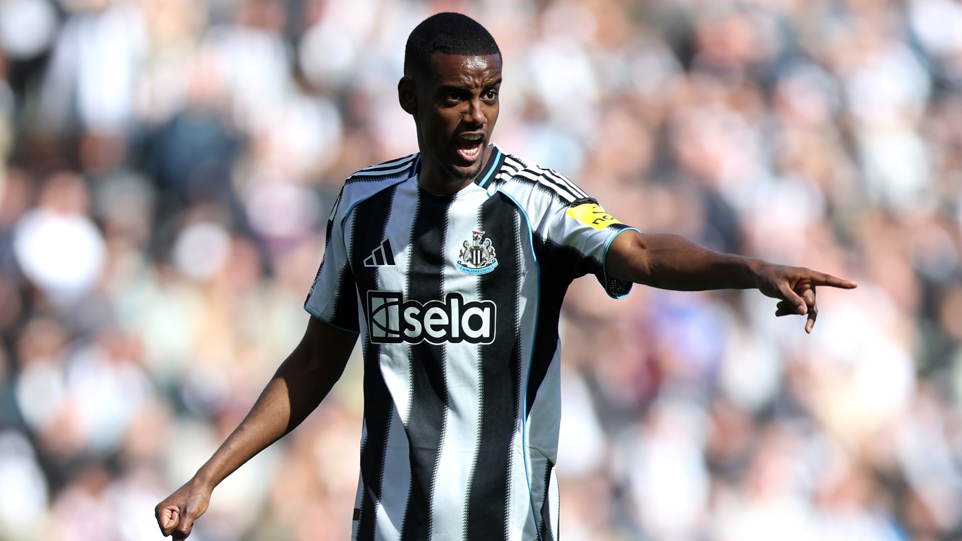 Howe: Newcastle desperate to keep in-demand Isak