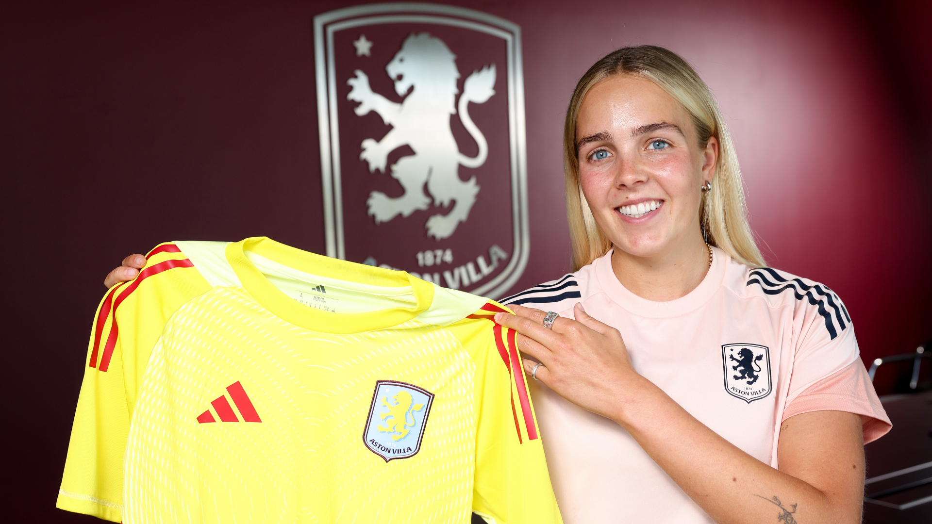 Roebuck returns to WSL with Aston Villa after Barcelona exit