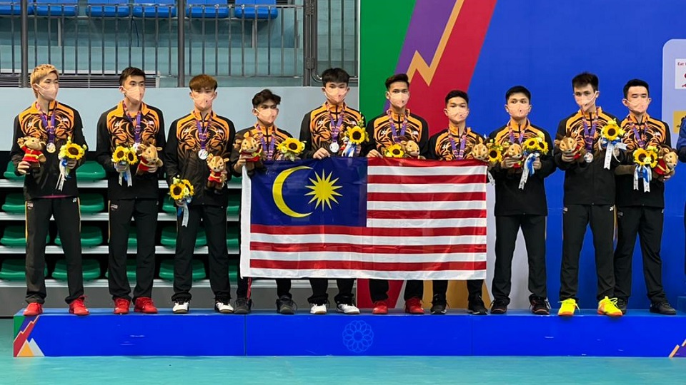 SEA Games Malaysia men's badminton team settle for silver medal after