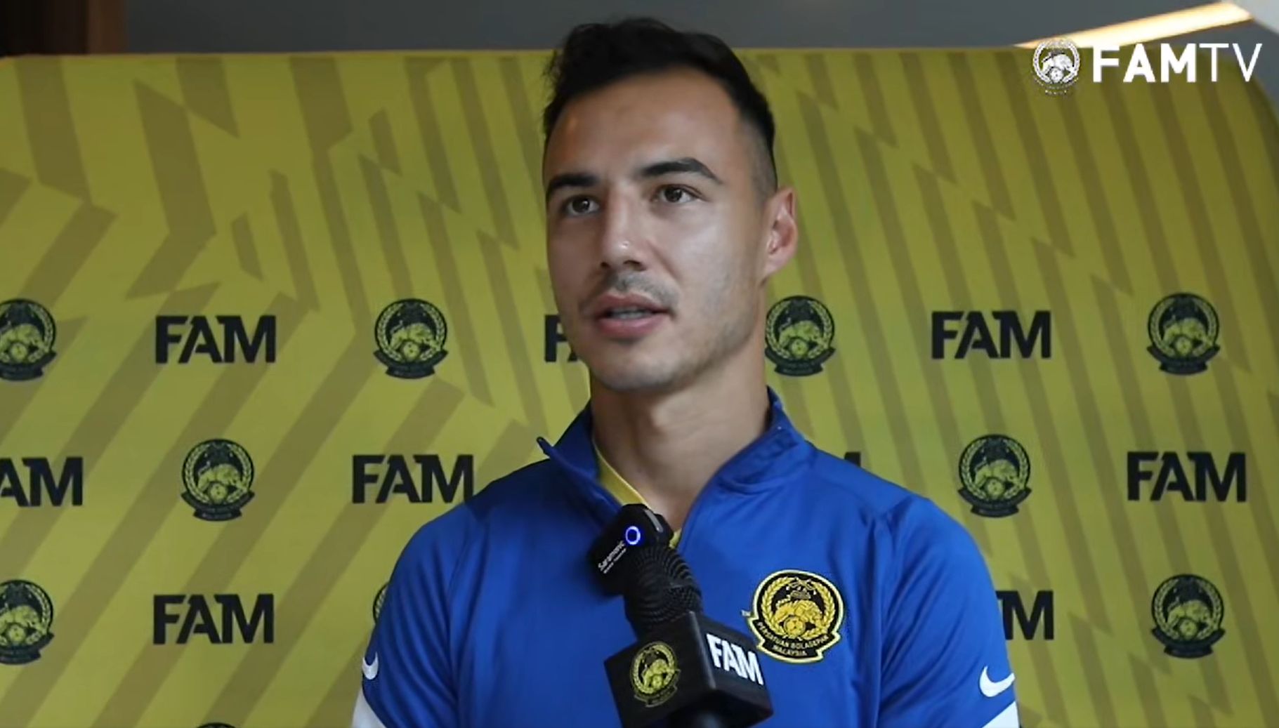 King s Cup Dion Cools Sedia Main Peranan Dari Bahagian Bawah Stadium